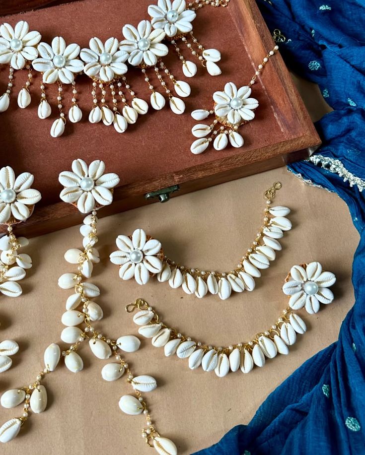 ট্রেডিশনাল কড়ি জুয়েলারি কম্বো