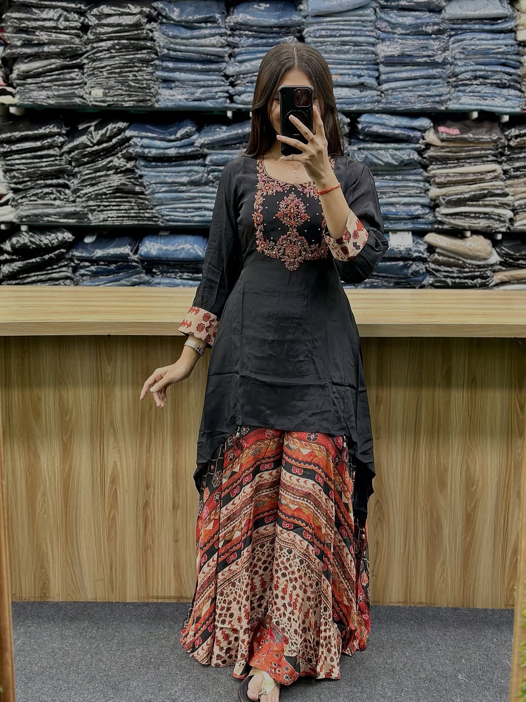 রেডিমেড এম্ব্রয়ডারি গারারা