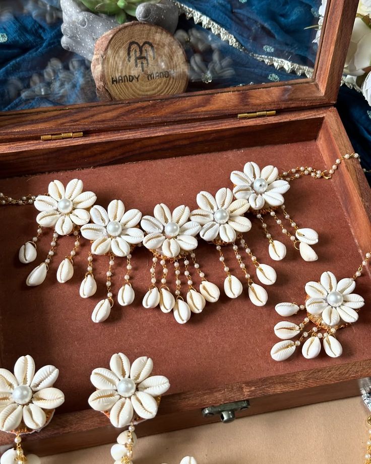 ট্রেডিশনাল কড়ি জুয়ালারি